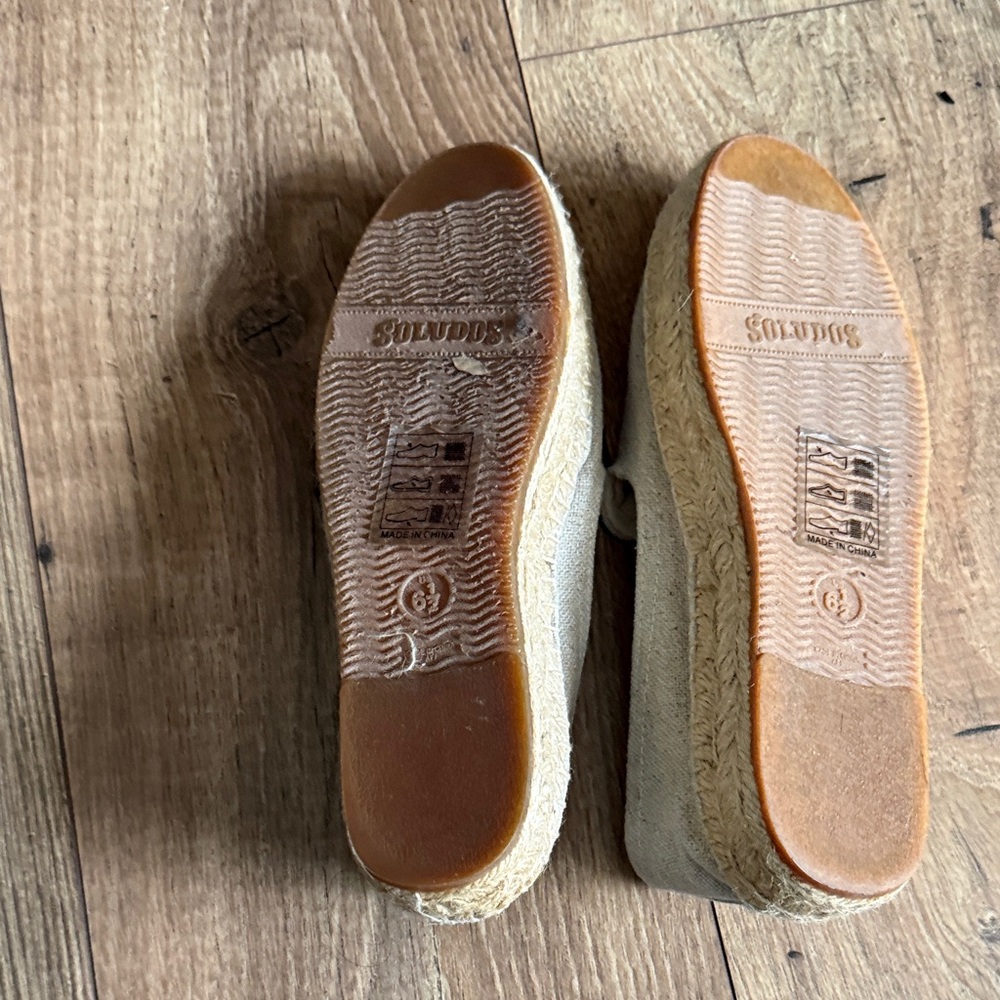 Like new Soludos Light Beige Slippers with Rainbow - Worn once! Women’s size 6.5 - Picture 7 of 10